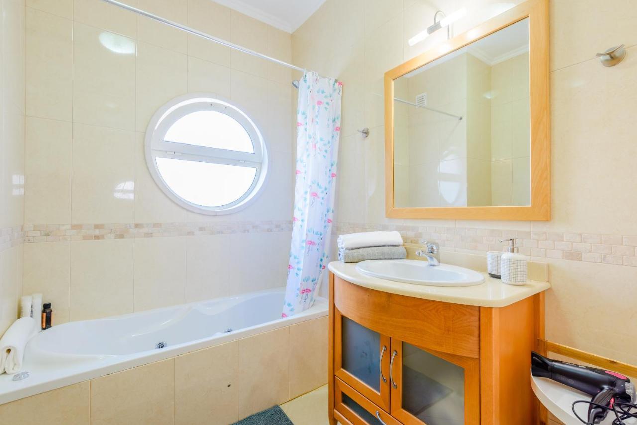 Bnb Homes Ocean View Apartment With Huge Sunny Terrace, 2 Swimming Pools & Tennis Court Albufeira Kültér fotó