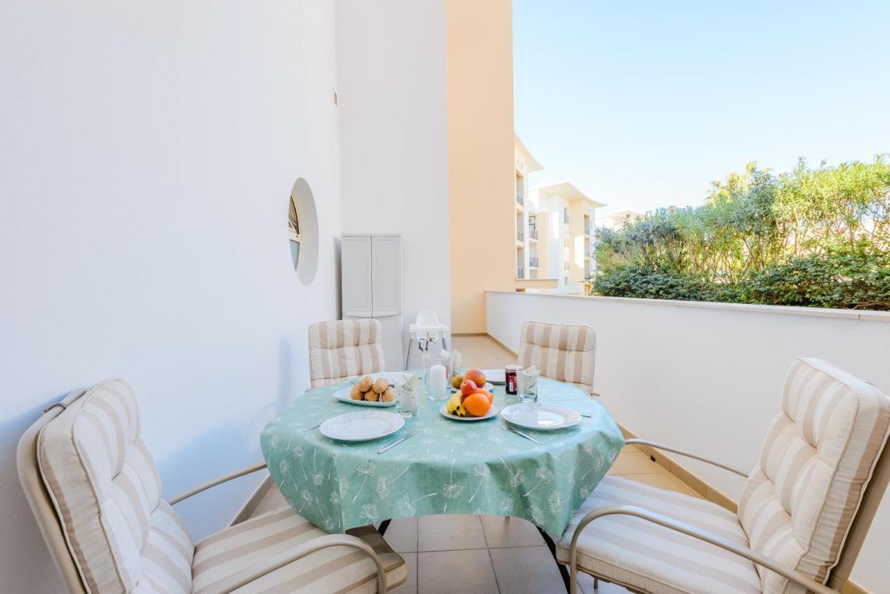 Bnb Homes Ocean View Apartment With Huge Sunny Terrace, 2 Swimming Pools & Tennis Court Albufeira Kültér fotó